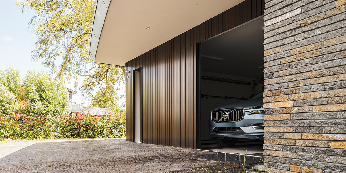 Houten garagedeur zijwaarts