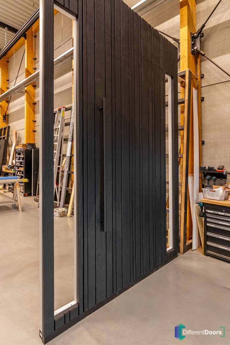 Taatsdeur als voordeur Shou Sugi Ban