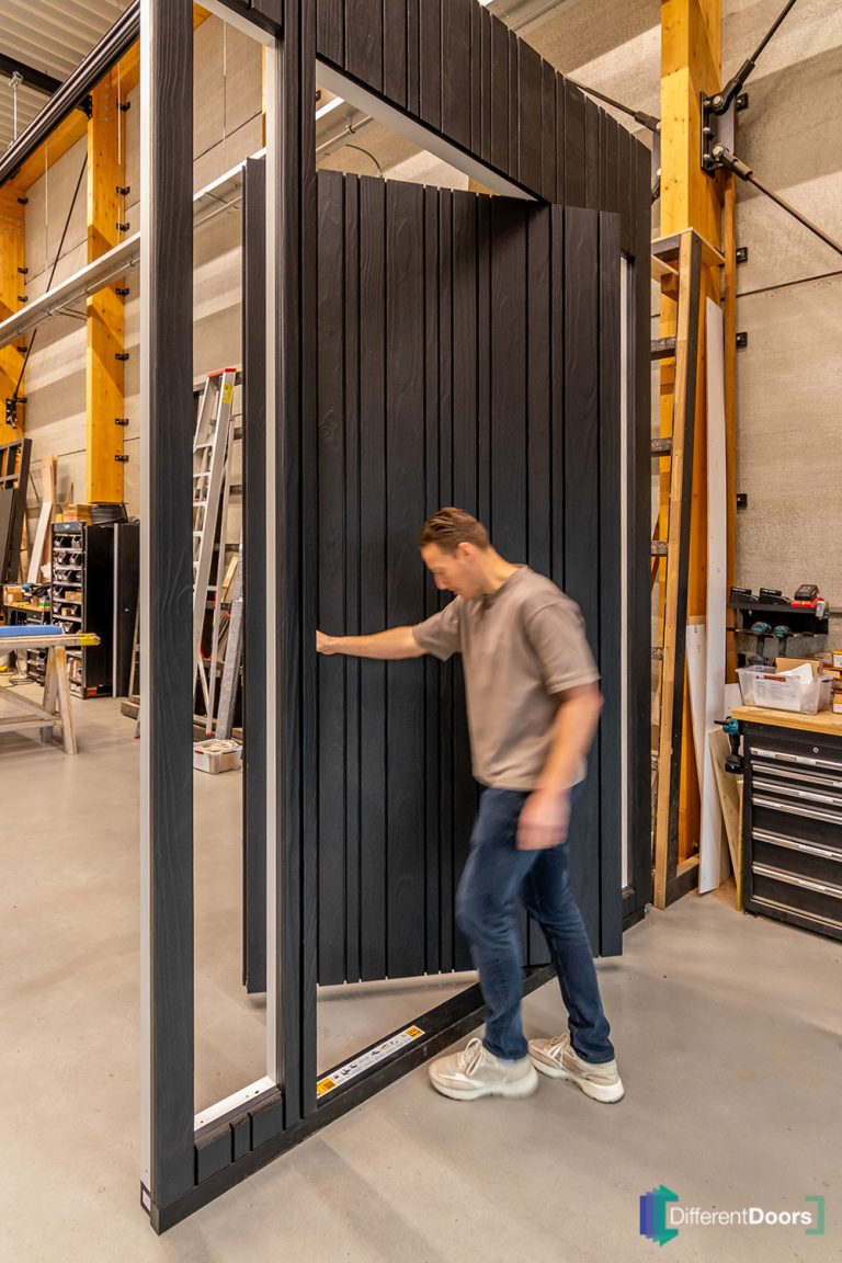 Taatsdeur als voordeur Shou Sugi Ban