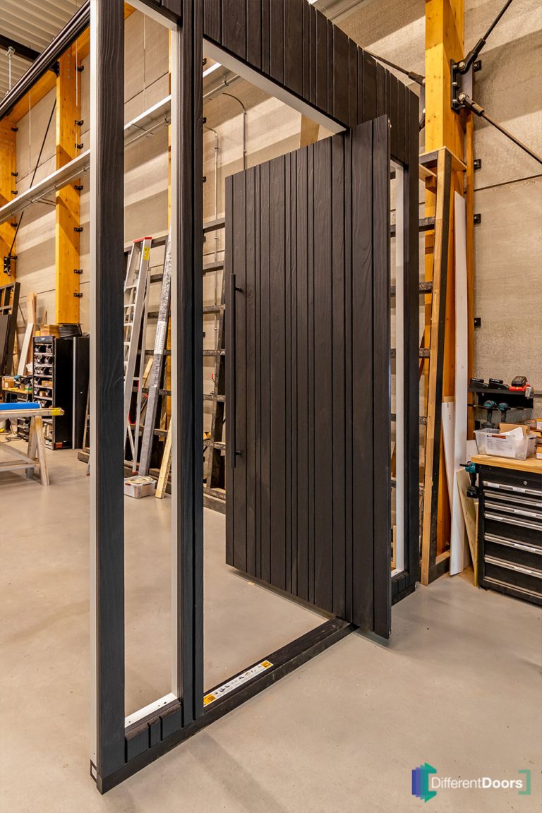 Taatsdeur als voordeur Shou Sugi Ban